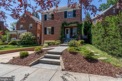 3170 Tennyson St, Washington, DC 20015-2360