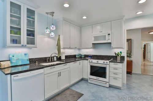 3924 Southview Dr, San Diego CA 92117-5347 exterior