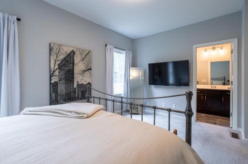 51 Picnic Rock Dr, Dover NH  03820-4709 exterior