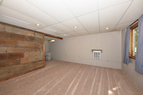518 Oxford Dr, Chenequa, WI 53029-2420
