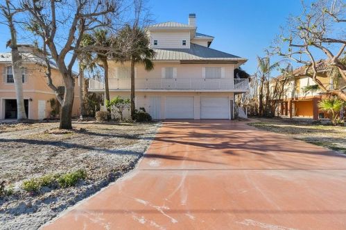 5130 Williams Dr, Fort Myers Beach, FL 33931-4022