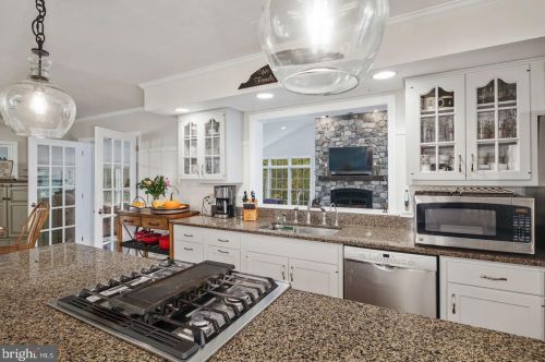 512 Lake Warren Rd, Upper Black Eddy, PA 18972-9305
