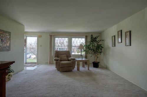 114 Farmcrest Dr, Noblestown, PA 15071-9332