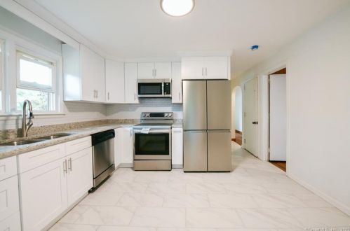 54 Henry St, Waterbury CT  06708-2608 exterior