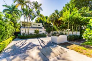 2520 Lincoln Ave, Miami, FL 33133-3821