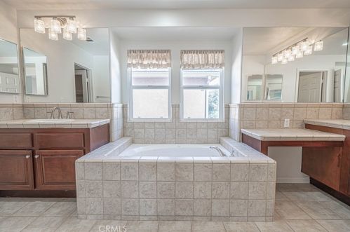 28342 Lorita Ln, Santa Clarita CA  91350-3211 exterior