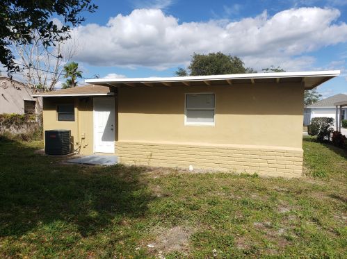 1321 24 St, West Palm Beach FL  33404-4555 exterior