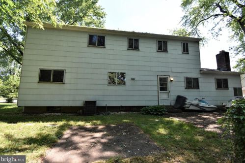 13 Saxony Dr, Riverton NJ  08077-4389 exterior