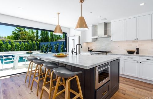 1712 Tradewinds Ln, Newport Beach CA  92660-4312 exterior