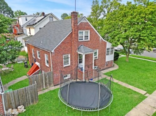624 Drake Ave, Roselle, NJ 07203-2249