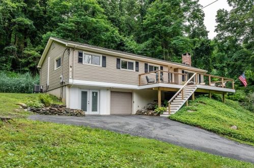 15 Candleview Dr, Sherman, CT 06784-2033