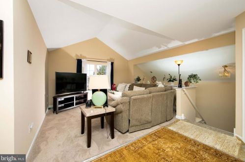 106 Alexander Rd, Beverly NJ  08010-3112 exterior