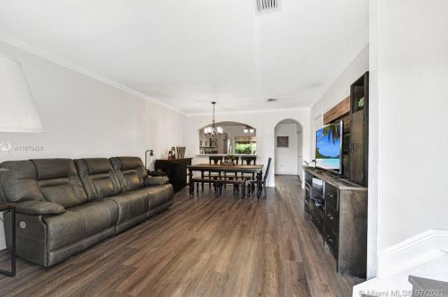 3515 76th St, Hialeah, FL 33018-7565