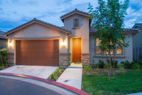 3010 Mount Rainier Ln, Clovis CA  93619-5425 exterior