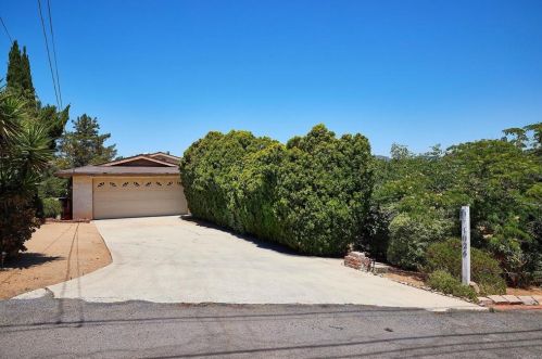 1026 Eucalyptus Ave, Vista, CA 92084-6346