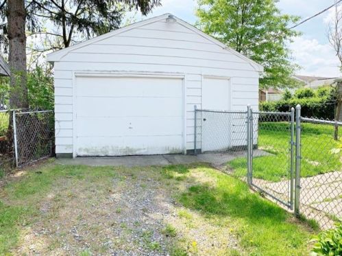 1080 March St, Hermitage PA  16146-2867 exterior