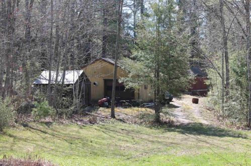 25 Warner Rd, Henniker NH  03242-3168 exterior