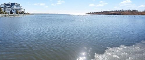 975 4th St, North Lindenhurst, NY 11757-5619