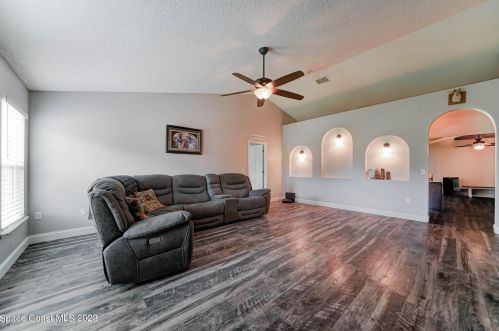 600 Bayharbor Ter, Sebastian, FL 32958-5956