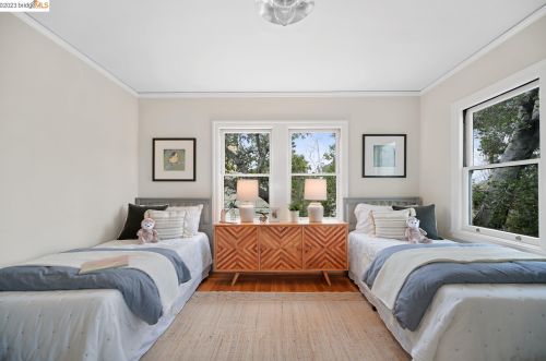 1230 Holman Rd, Oakland CA  94610-2541 exterior