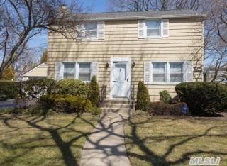 21 Hastings Dr, North Merrick, NY 11566-1442