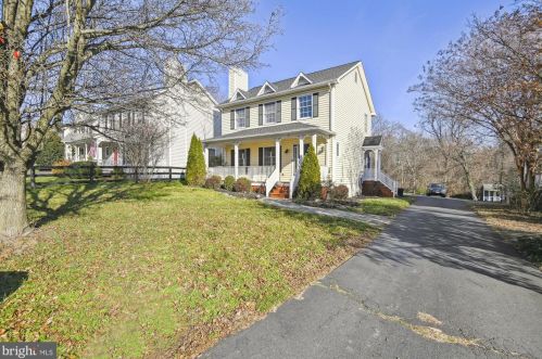 15 New Cut Rd, Round Hill, VA 20141-2424