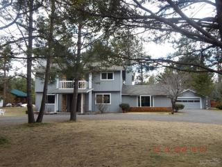 56699 Lunar Dr, Bend OR  97707-2043 exterior