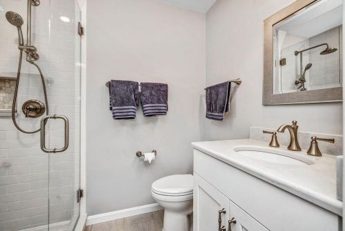 2002 Beechcroft Ct, Cincinnati OH 45233-1713 exterior