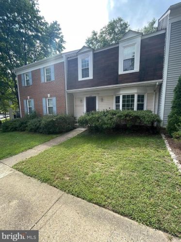 10871 Oak Green Ct, Springfield VA  22015-2329 exterior