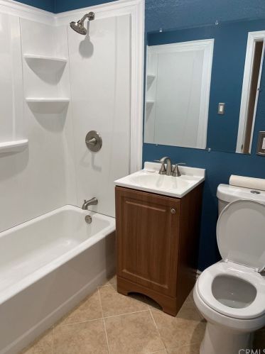 7472 Lionel St, Paramount CA 90723-2025 exterior