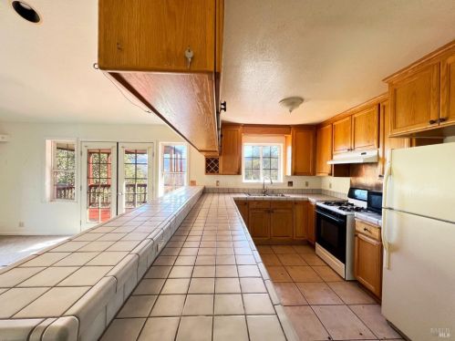 7820 Lakeside Dr, Ukiah CA  95482-9425 exterior