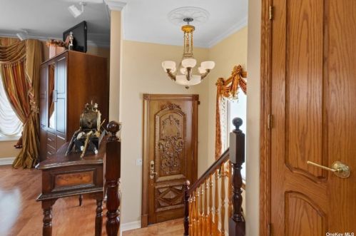 161-43 91st St, Jamaica, NY 11414-1403