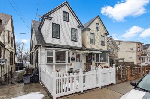 108-09 164th St, Jamaica, NY 11433-1115