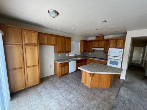 416 San Fernando Ct, Los Banos CA  93635-6451 exterior