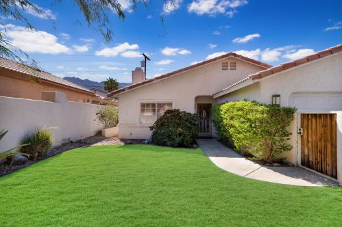 54705 Avenida Alvarado, La Quinta CA  92253-3766 exterior