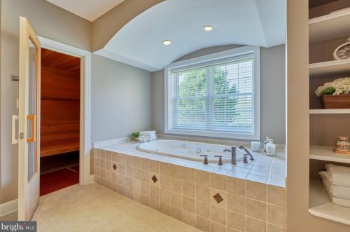 40280 Spectacular Bid Pl, Leesburg VA  20176-7173 exterior