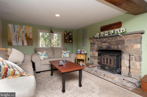 126 Dark Hollow Rd, Pipersville PA  18947-9369 exterior