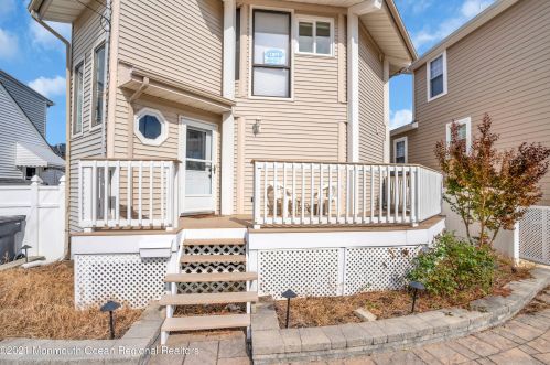 406 Eisenhower Ave, Pelican Island NJ  08751-1625 exterior