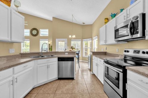 418 Riggs Cir, Davenport FL 33897-6007 exterior