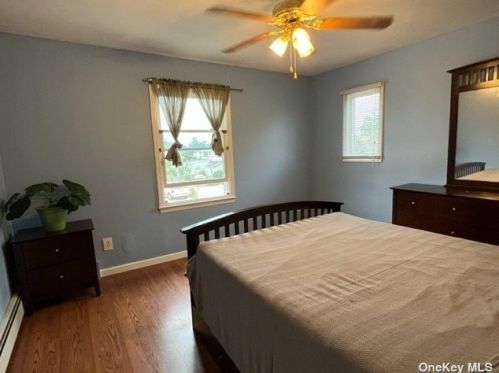 80 Doges Promenade, North Lindenhurst NY  11757-6408 exterior