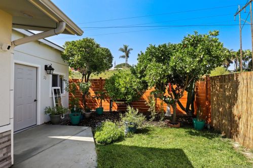 4073 Lake Blvd, Oceanside CA  92056-4604 exterior