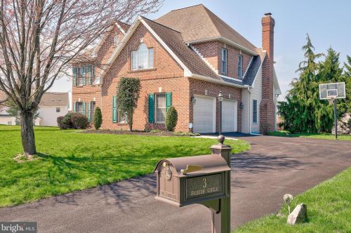 3 Fashion Cir, Camp Hill, PA 17011-1030