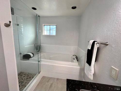 2647 Lago Oaks Dr, Santa Rosa CA  95405-9100 exterior