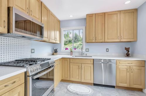 2671 Cottonwood Dr, San Bruno CA  94066-2619 exterior