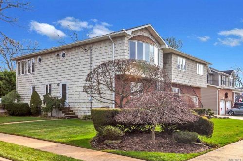 1745 Conway St, Seaford, NY 11783-2110