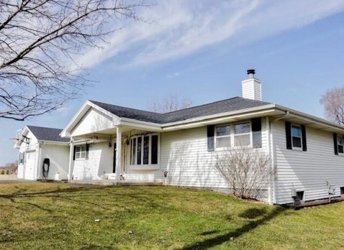 3092 South St, East Troy, WI 53120-1165