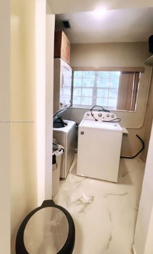 6265 111th Ter, Hialeah FL  33012-2354 exterior