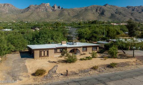 9351 Walnut Tree Cir, Tucson, AZ 85749-9390