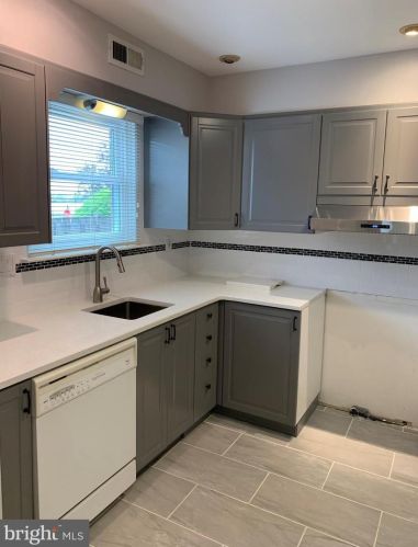 1019 Harbour Dr, Palmyra NJ  08065-1219 exterior