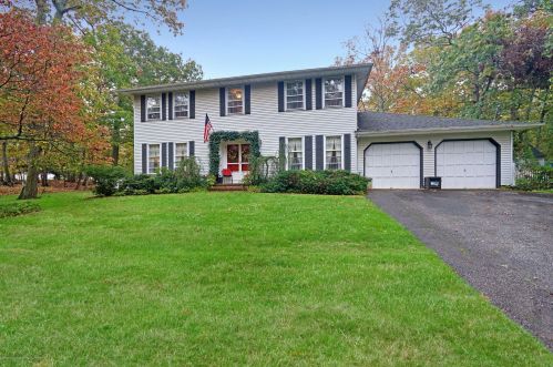 889 Green Valley Rd, Jackson Twp, NJ 08527-2919